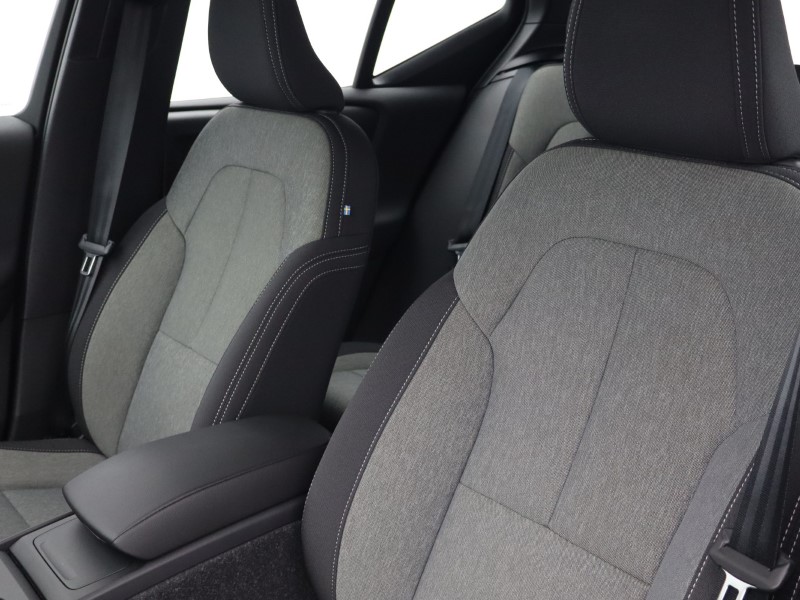 2025 (25) VOLVO XC40 2.0 B3P Core 5dr Auto 5745001