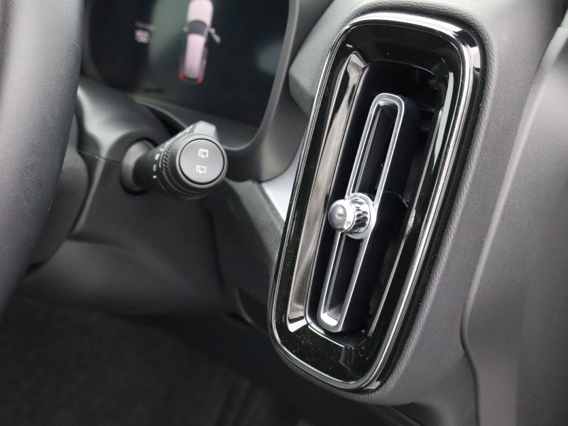 2025 (25) VOLVO XC40 2.0 B3P Core 5dr Auto 5744997