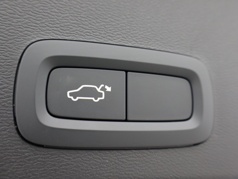 2025 (25) VOLVO XC40 2.0 B3P Core 5dr Auto 5745033