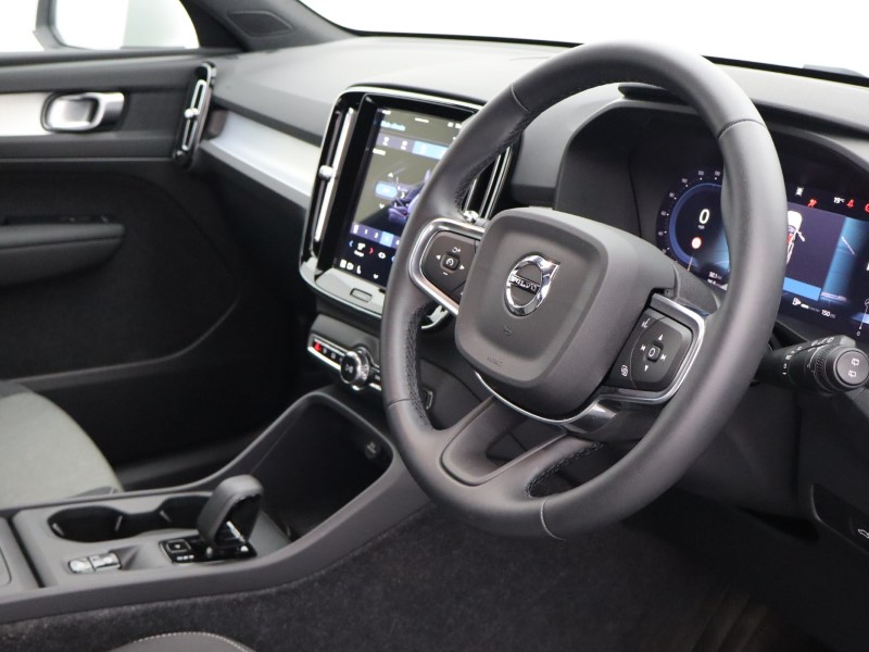 2025 (25) VOLVO XC40 2.0 B3P Core 5dr Auto 5745000