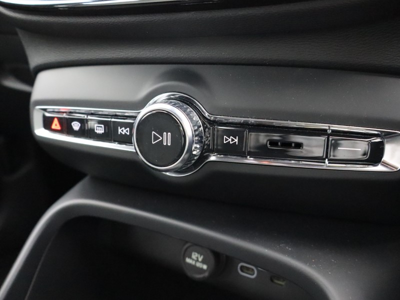 2025 (25) VOLVO XC40 2.0 B3P Core 5dr Auto 5745015