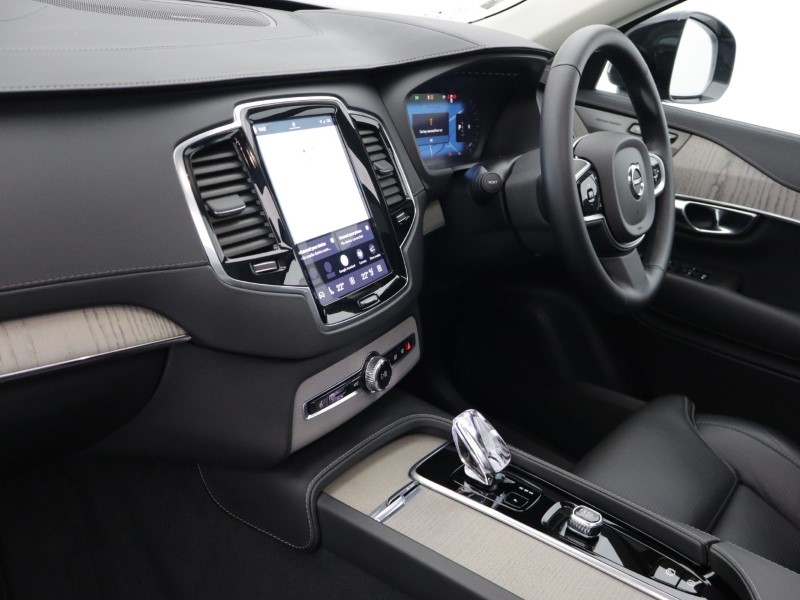 2024 (74) VOLVO XC90 2.0 B5P Plus Edition Dark 5dr AWD Geartronic 5760279