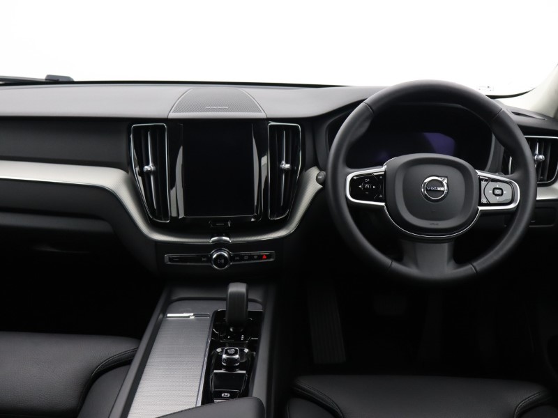 2024 (24) VOLVO XC60 2.0 B5P Plus Dark 5dr AWD Geartronic *VAT QUALIFYING* 5825047