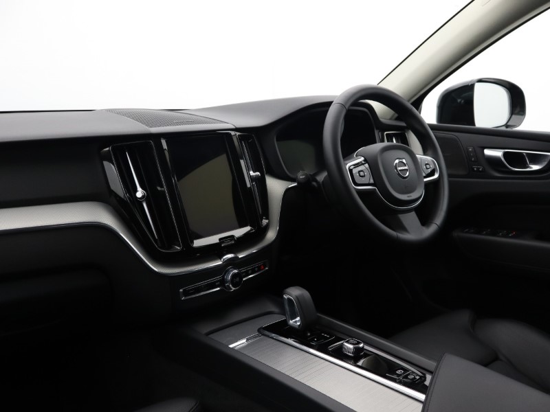 2024 (24) VOLVO XC60 2.0 B5P Plus Dark 5dr AWD Geartronic *VAT QUALIFYING* 5825045