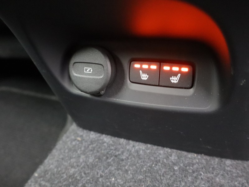 2024 (24) VOLVO XC40 2.0 B4P Plus Dark 5dr Auto 5844601