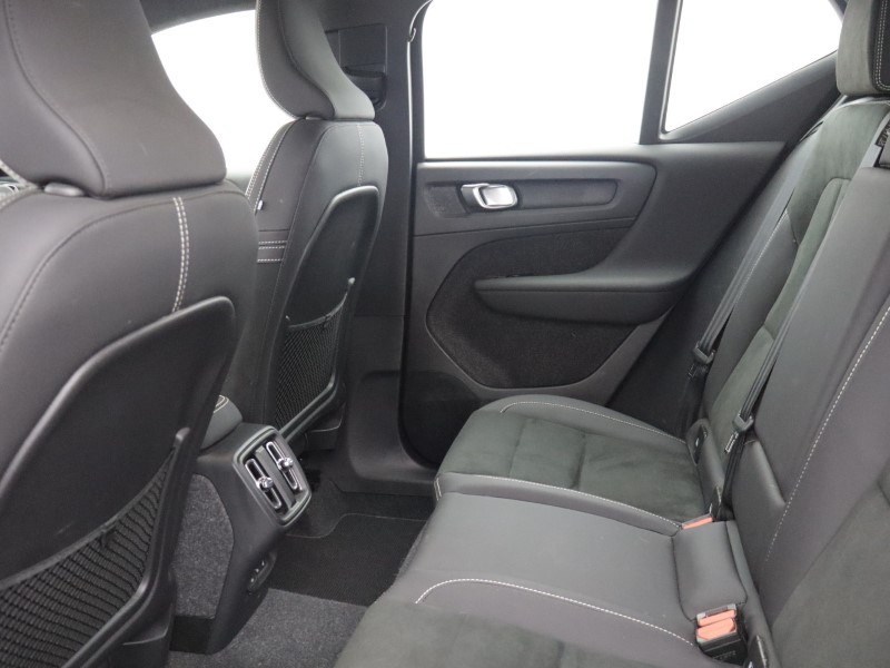 2024 (24) VOLVO XC40 2.0 B4P Plus Dark 5dr Auto 5844585