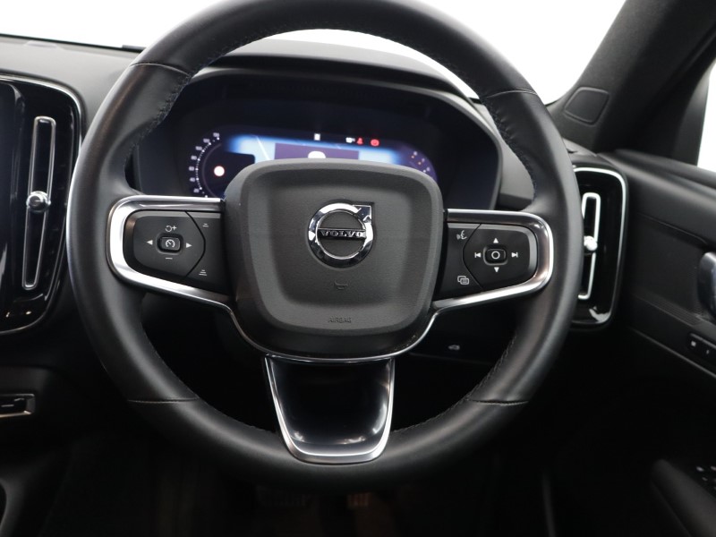 2024 (24) VOLVO XC40 2.0 B4P Plus Dark 5dr Auto 5844603