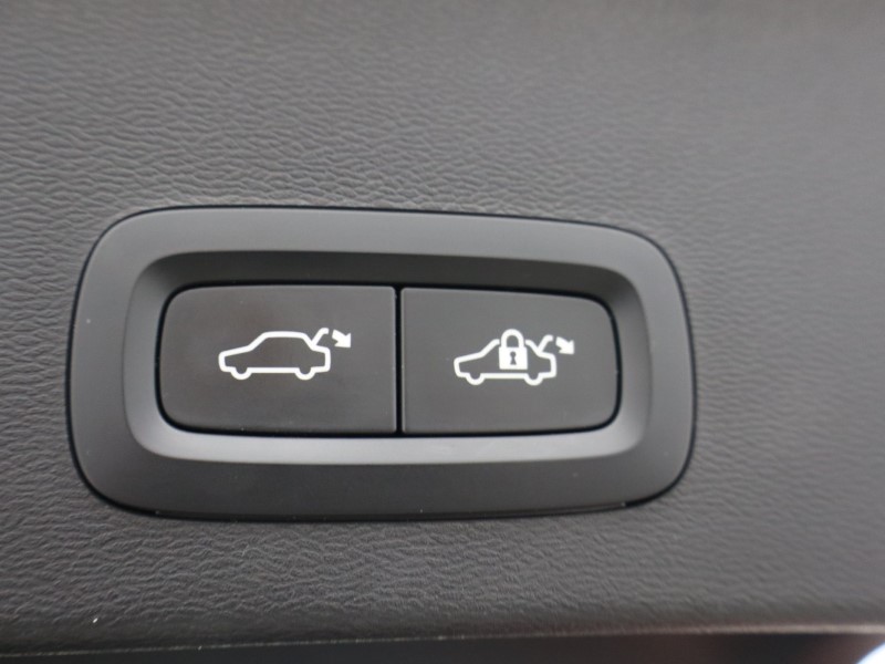 2024 (24) VOLVO XC40 2.0 B4P Plus Dark 5dr Auto 5844580