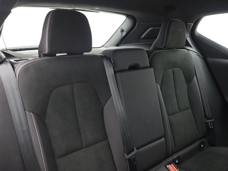 2024 (24) VOLVO XC40 2.0 B4P Plus Dark 5dr Auto 5844599