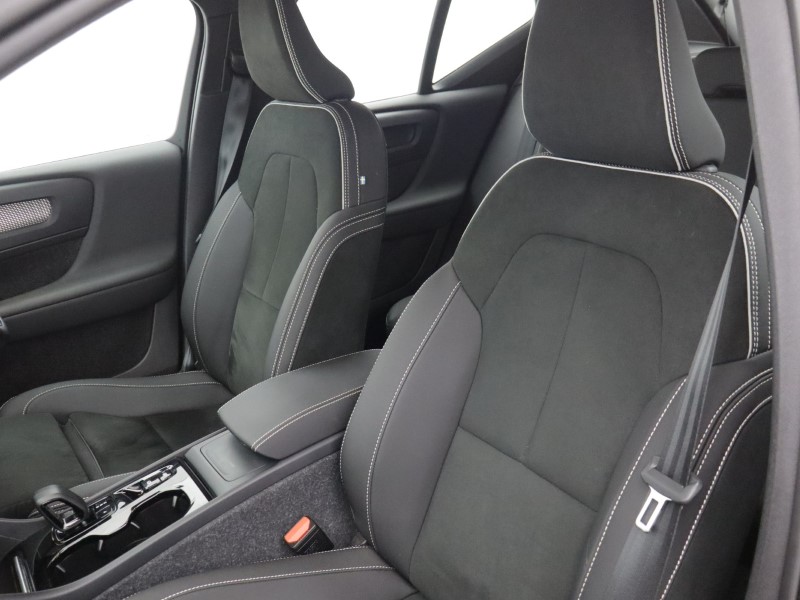 2024 (24) VOLVO XC40 2.0 B4P Plus Dark 5dr Auto 5844595