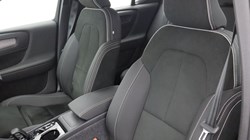2024 (24) VOLVO XC40 2.0 B4P Plus Dark 5dr Auto 5844595