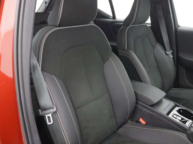2024 (24) VOLVO XC40 2.0 B4P Plus Dark 5dr Auto 5844594