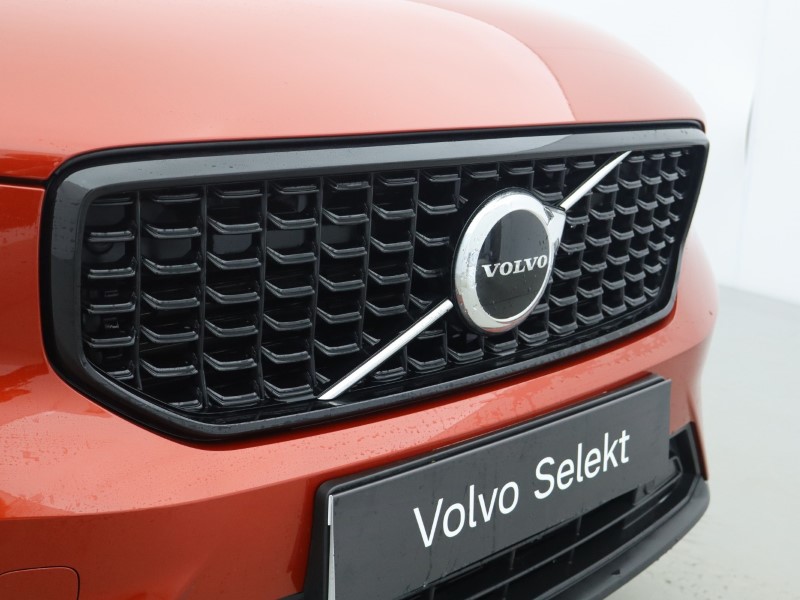 2024 (24) VOLVO XC40 2.0 B4P Plus Dark 5dr Auto 5844571
