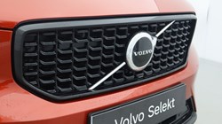 2024 (24) VOLVO XC40 2.0 B4P Plus Dark 5dr Auto 5844571
