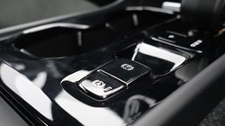 2024 (24) VOLVO XC40 2.0 B4P Plus Dark 5dr Auto 5844617