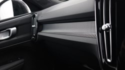 2024 (24) VOLVO XC40 2.0 B4P Plus Dark 5dr Auto 5844618