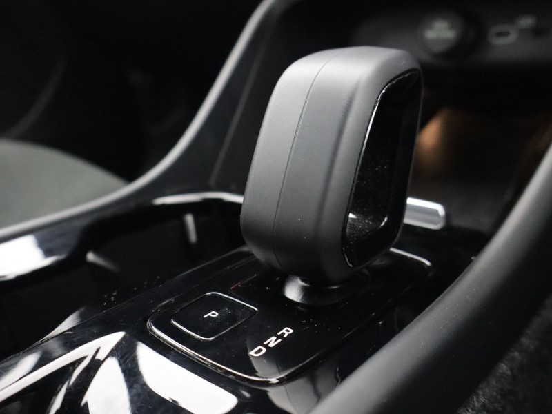2024 (24) VOLVO XC40 2.0 B4P Plus Dark 5dr Auto 5844616