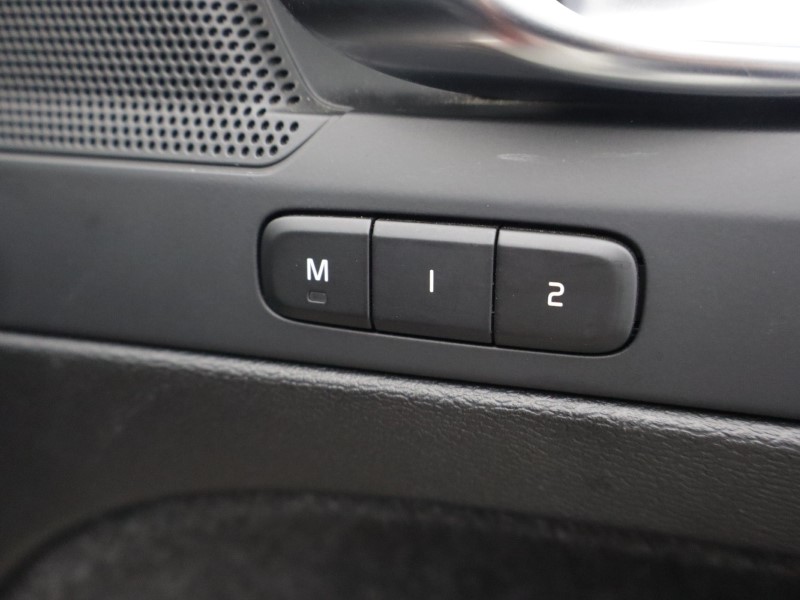 2024 (24) VOLVO XC40 2.0 B4P Plus Dark 5dr Auto 5844590