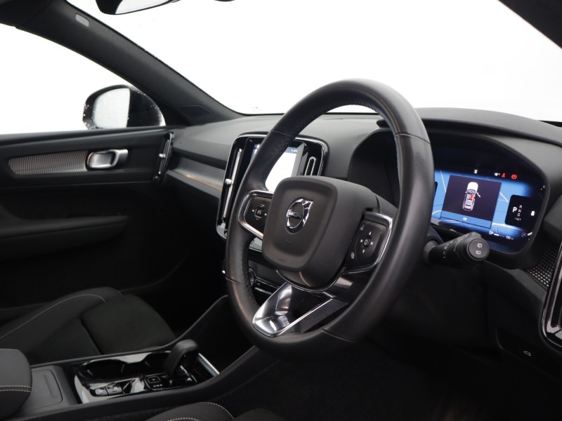 2024 (24) VOLVO XC40 2.0 B4P Plus Dark 5dr Auto 5844591