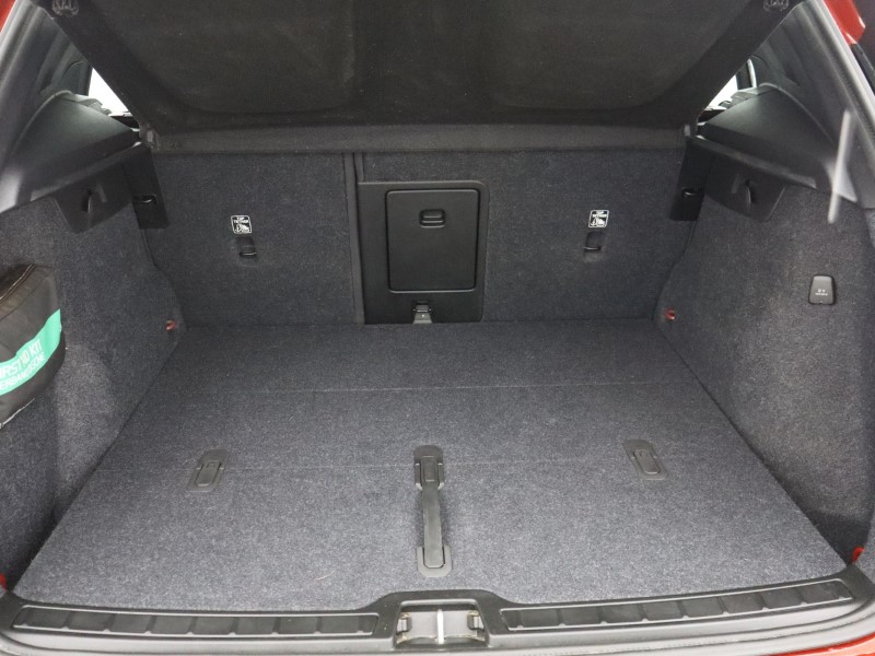 2024 (24) VOLVO XC40 2.0 B4P Plus Dark 5dr Auto 5844579