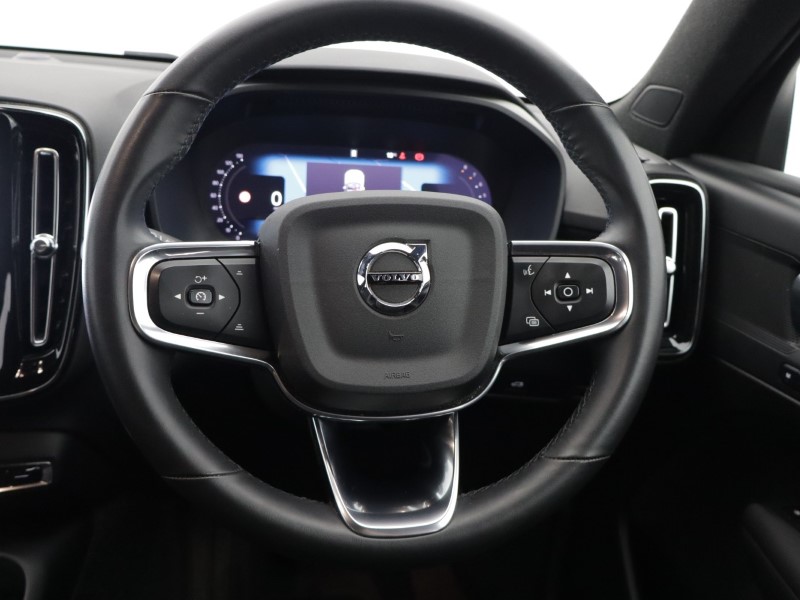2024 (24) VOLVO XC40 2.0 B4P Plus Dark 5dr Auto 5844605