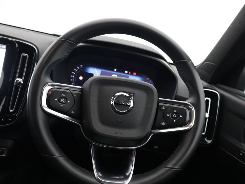 2024 (24) VOLVO XC40 2.0 B4P Plus Dark 5dr Auto 5844604