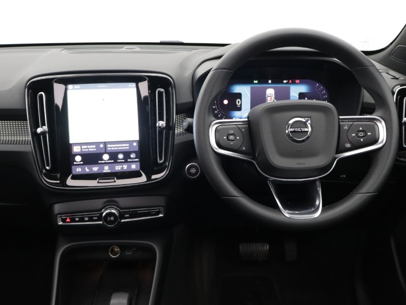 2024 (24) VOLVO XC40 2.0 B4P Ultimate Dark 5dr Auto 5778802