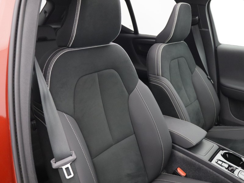 2024 (24) VOLVO XC40 2.0 B4P Ultimate Dark 5dr Auto 5778791