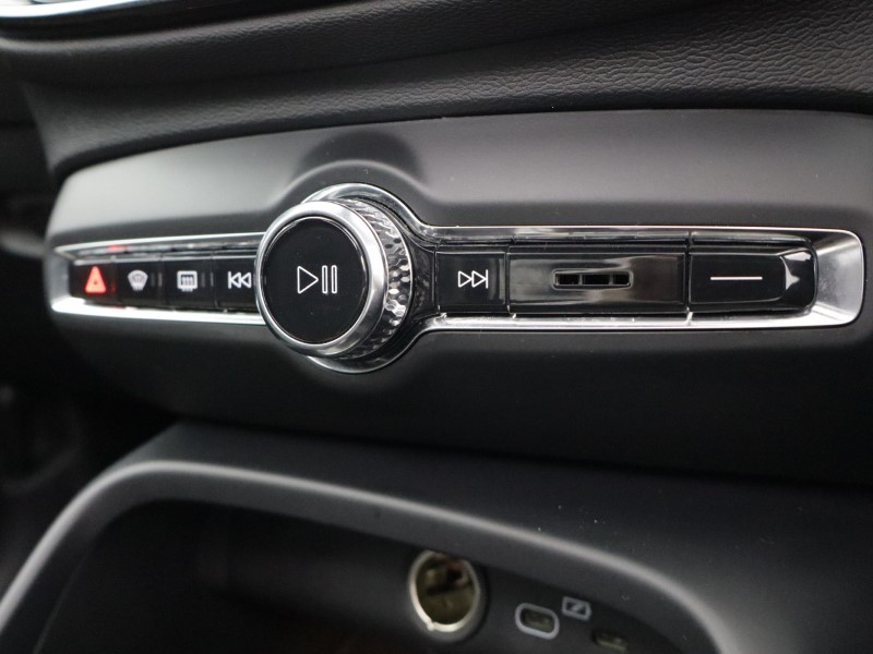 2024 (24) VOLVO XC40 2.0 B4P Ultimate Dark 5dr Auto 5778814