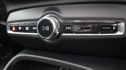 2024 (24) VOLVO XC40 2.0 B4P Ultimate Dark 5dr Auto 5778814