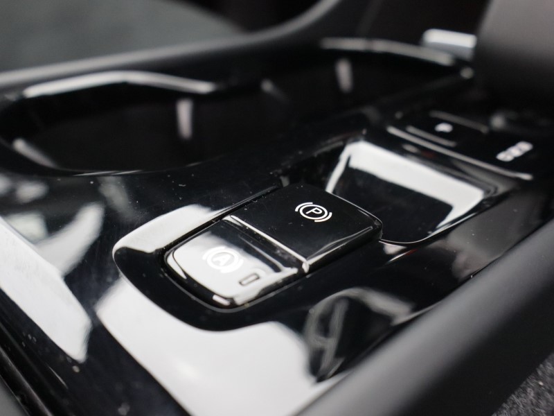 2024 (24) VOLVO XC40 2.0 B4P Ultimate Dark 5dr Auto 5778816