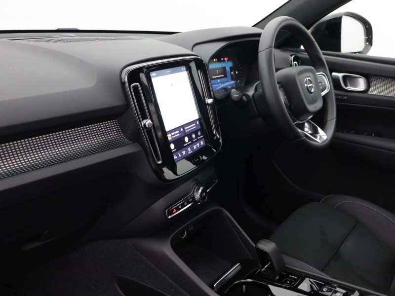 2024 (24) VOLVO XC40 2.0 B4P Ultimate Dark 5dr Auto 5778794