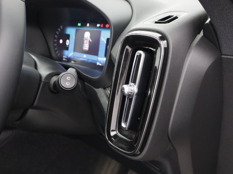 2024 (24) VOLVO XC40 2.0 B4P Ultimate Dark 5dr Auto 5778787