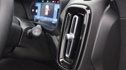 2024 (24) VOLVO XC40 2.0 B4P Ultimate Dark 5dr Auto 5778787