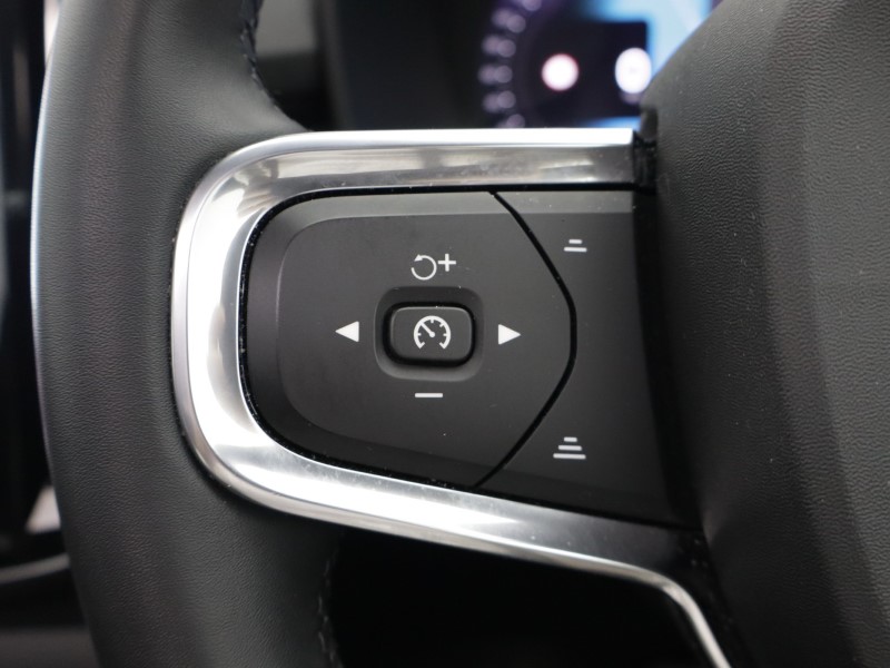 2024 (24) VOLVO XC40 2.0 B4P Ultimate Dark 5dr Auto 5778804