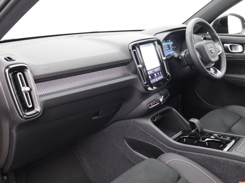 2024 (24) VOLVO XC40 2.0 B4P Ultimate Dark 5dr Auto 5778793