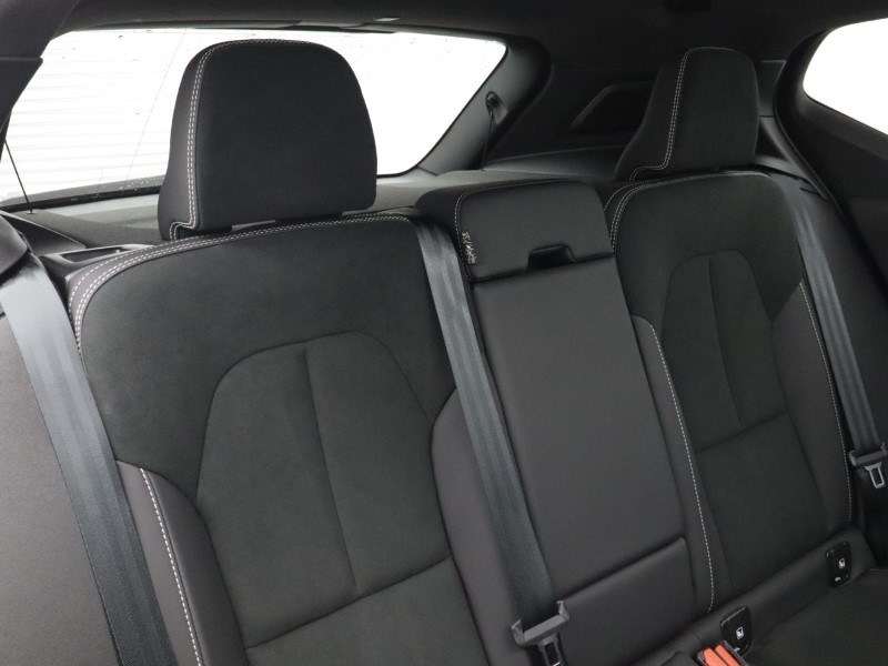 2024 (24) VOLVO XC40 2.0 B4P Ultimate Dark 5dr Auto 5778800