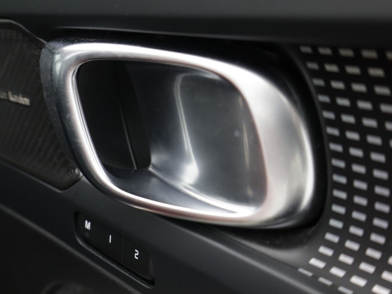 2024 (24) VOLVO XC40 2.0 B4P Ultimate Dark 5dr Auto 5778785