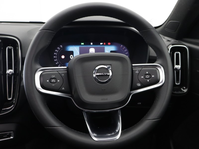 2024 (24) VOLVO XC40 2.0 B4P Ultimate Dark 5dr Auto 5778803