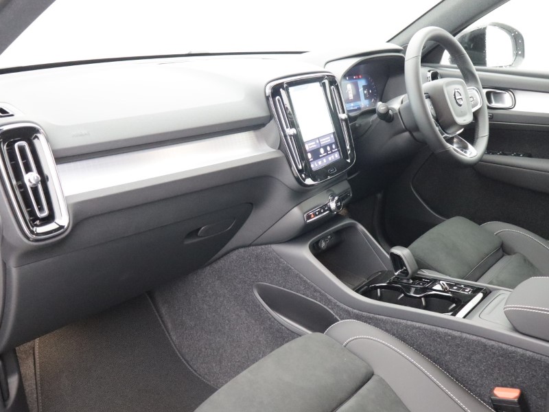 2026 (76) VOLVO XC40 2.0 B3P Plus Dark 5dr Auto 5775014
