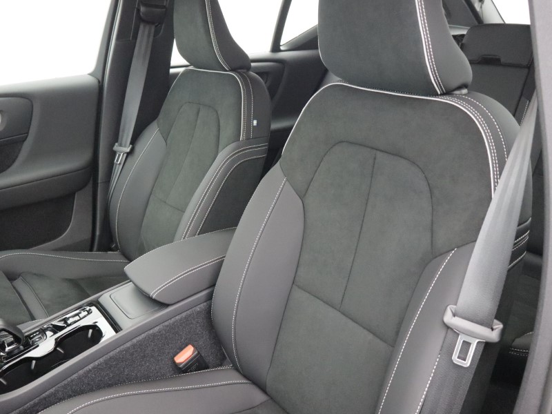 2026 (76) VOLVO XC40 2.0 B3P Plus Dark 5dr Auto 5775013