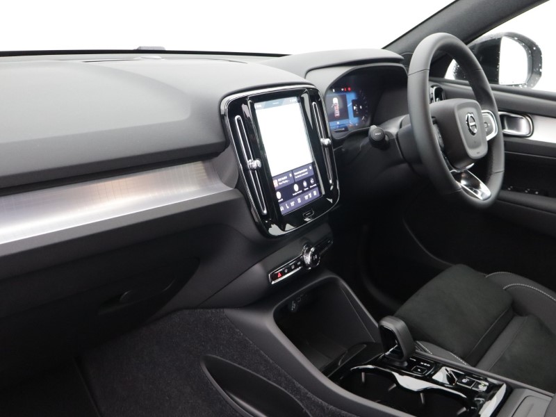 2026 (76) VOLVO XC40 2.0 B3P Plus Dark 5dr Auto 5775015