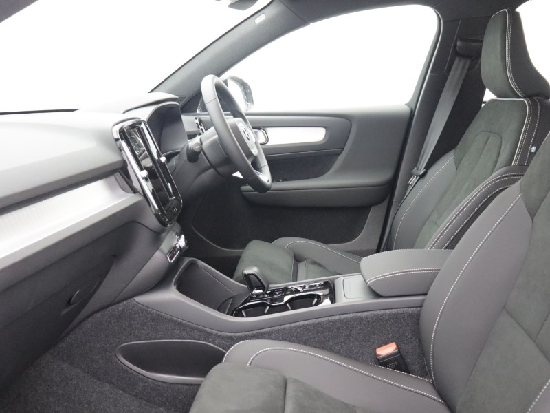 2026 (76) VOLVO XC40 2.0 B3P Plus Dark 5dr Auto 5775001