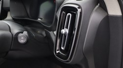 2026 (26) VOLVO XC40 2.0 B4P Ultra Dark 5dr Auto 5807047
