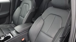 2026 (26) VOLVO XC40 2.0 B4P Ultra Dark 5dr Auto 5807055
