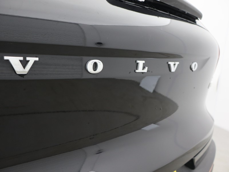 2026 (26) VOLVO XC40 2.0 B4P Ultra Dark 5dr Auto 5799724