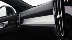 2026 (26) VOLVO XC40 2.0 B4P Ultra Dark 5dr Auto 5799773