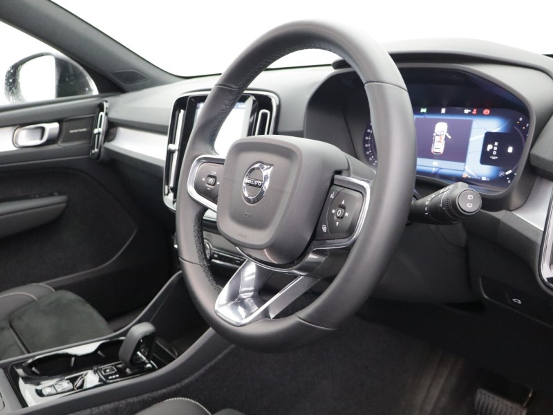 2026 (26) VOLVO XC40 2.0 B4P Ultra Dark 5dr Auto 5799742