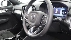 2026 (26) VOLVO XC40 2.0 B4P Ultra Dark 5dr Auto 5799742