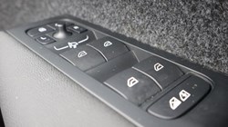 2026 (26) VOLVO XC40 2.0 B4P Ultra Dark 5dr Auto 5799738